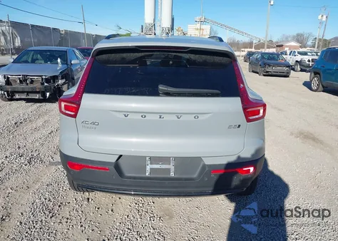 2025 Volvo Xc40 B5 Plus Dark Theme из США, поврежденный, VIN YV4L12UC6S2492483